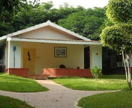 Pragati Resorts Kundakal Екстериор снимка